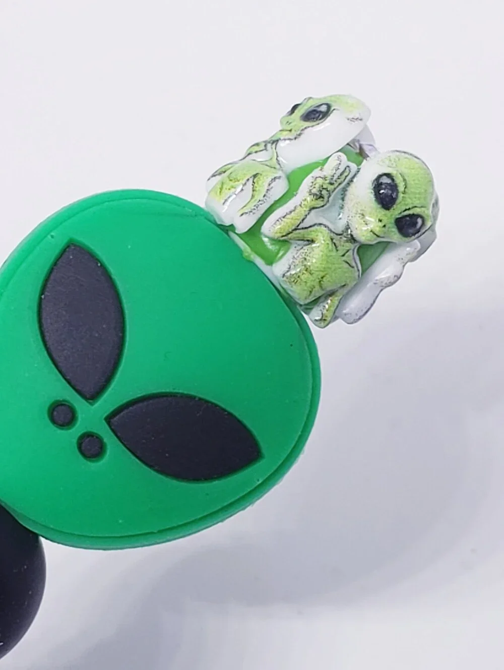 Handmade 3D Green UFO Alien Beaded Silicone Focal Bead Pen
